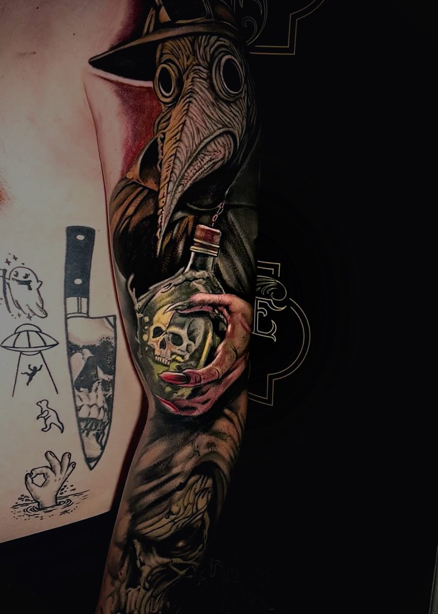 Plague doctor sleeve seen from the front, with a lantern and skulls down the arm.